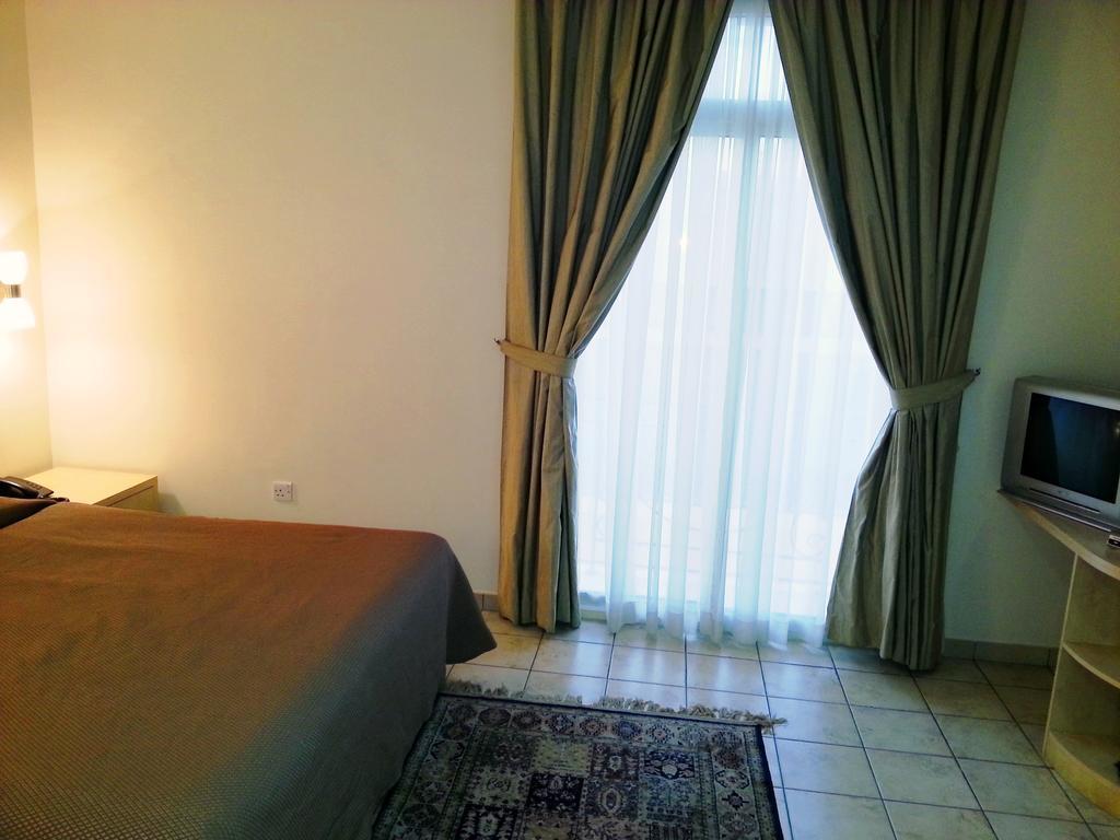 Tariq Almoayed Tower Apartment Manama Room photo